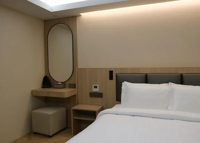 Rama 9 Hotel 4*